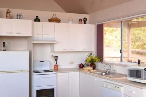 Bundle Hill Cottages - Tourism Townsville 41