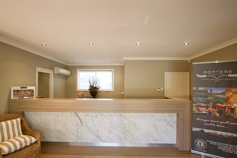 Potters Apartments - Tourism Townsville 32