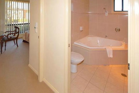 Potters Apartments - Tourism Townsville 12