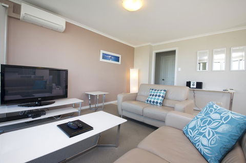 Sails Apartments - Tourism Townsville 6
