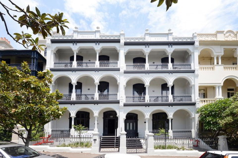 Hotel Challis Potts Point - Tourism Townsville 0