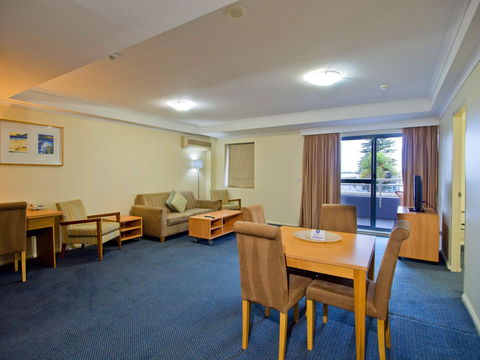 Oaks The Entrance Waterfront Suites - Tourism Townsville 8