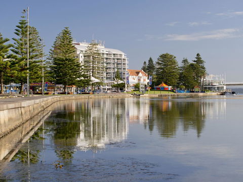 Oaks The Entrance Waterfront Suites - Tourism Townsville 4