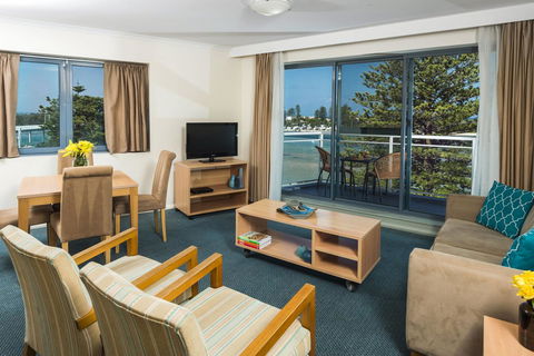 Oaks The Entrance Waterfront Suites - Tourism Townsville 2