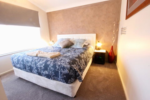 Full Circle Apartments - Tourism Townsville 2