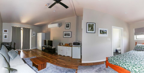 Pound Creek Gallery - Tourism Townsville 0