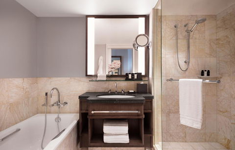 Four Seasons Hotel Sydney - Tourism Townsville 5