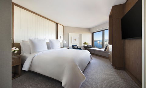 Four Seasons Hotel Sydney - Tourism Townsville 12
