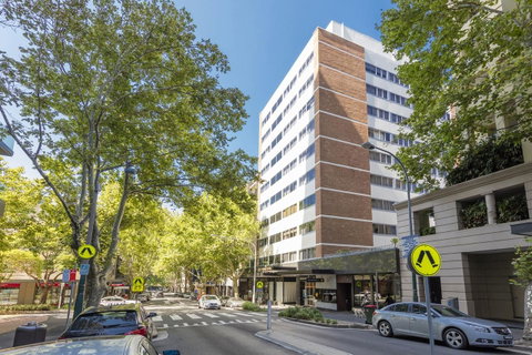 Macleay Hotel - Tourism Townsville 1