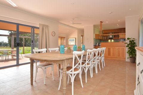 JE Guesthouse, Central To All The Hunter Valley Has To Offer - Tourism Townsville 0