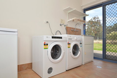 JE Guesthouse, Central To All The Hunter Valley Has To Offer - Tourism Townsville 38