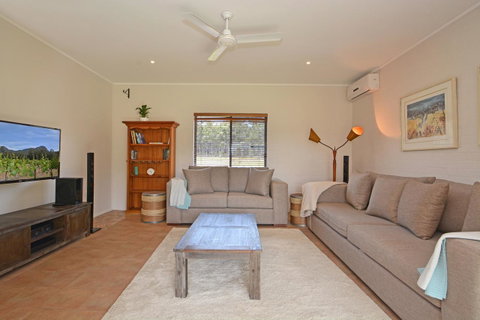 JE Guesthouse, Central To All The Hunter Valley Has To Offer - Tourism Townsville 3
