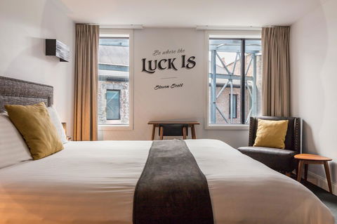 The Lucky Hotel - Tourism Townsville 20