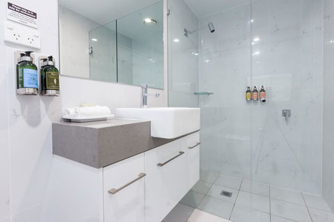 The Lucky Hotel - Tourism Townsville 21