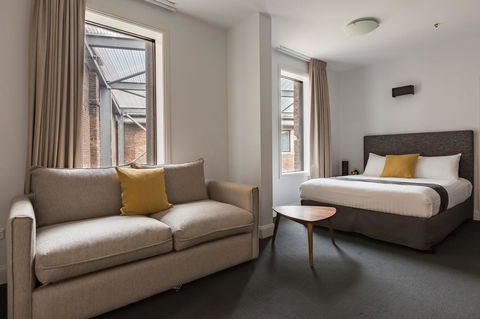 The Lucky Hotel - Tourism Townsville 18