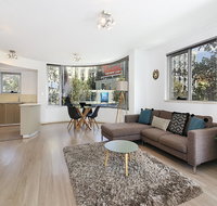 Lower Bridge and Sails - Executive 2BR Darlinghurst Apartment with Balcony and Rooftop Views - Tourism Townsville