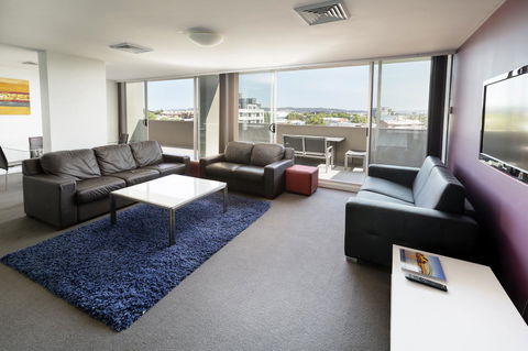 Honeysuckle Executive Apartments - Tourism Townsville 40