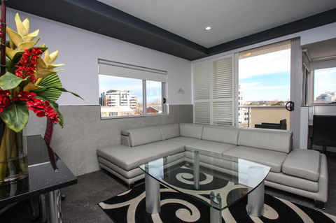 Honeysuckle Executive Apartments - Tourism Townsville 18