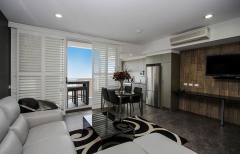Honeysuckle Executive Apartments - Tourism Townsville 11