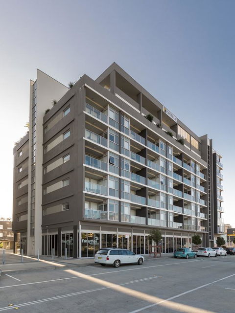 Honeysuckle Executive Apartments - Tourism Townsville 0
