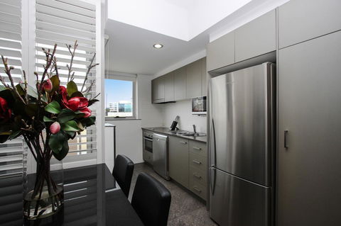 Honeysuckle Executive Apartments - Tourism Townsville 10