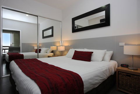 Honeysuckle Executive Apartments - Tourism Townsville 1