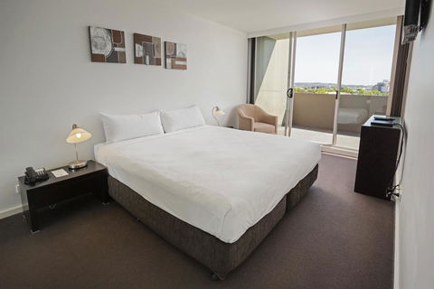 Honeysuckle Executive Apartments - Tourism Townsville 36