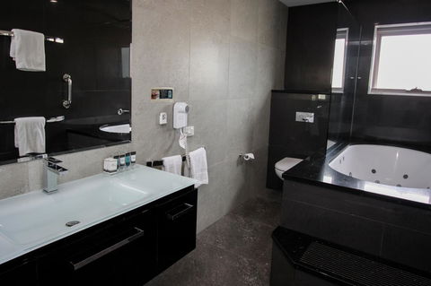 Honeysuckle Executive Apartments - Tourism Townsville 39