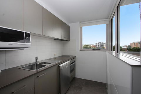 Honeysuckle Executive Apartments - Tourism Townsville 24