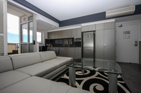 Honeysuckle Executive Apartments - Tourism Townsville 19