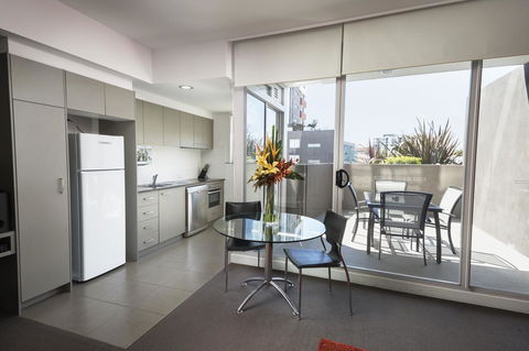 Honeysuckle Executive Apartments - Tourism Townsville 6