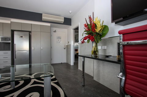 Honeysuckle Executive Apartments - Tourism Townsville 15