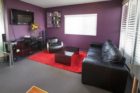 Honeysuckle Executive Apartments - Tourism Townsville 13