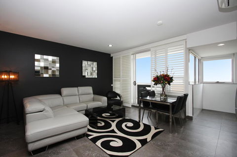 Honeysuckle Executive Apartments - Tourism Townsville 12