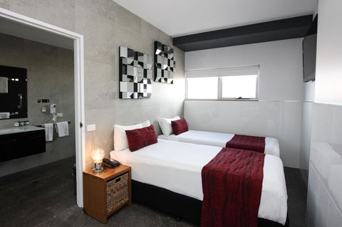 Honeysuckle Executive Apartments - Tourism Townsville 2