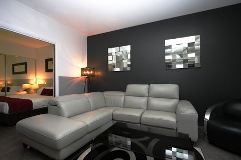 Honeysuckle Executive Apartments - Tourism Townsville 9