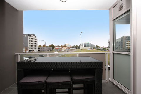 Honeysuckle Executive Apartments - Tourism Townsville 3