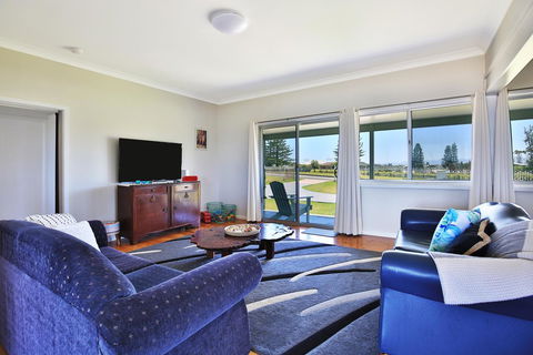 Glory @ Culburra - Absolute Beachfront - Pet & Family Friendly - Tourism Townsville 3