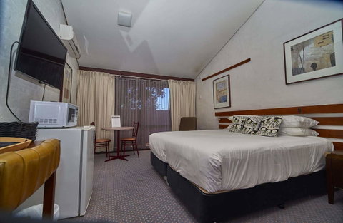 The Apple Inn - Tourism Townsville 2