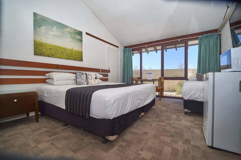 The Apple Inn - Tourism Townsville 1