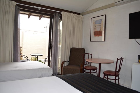 The Apple Inn - Tourism Townsville 17
