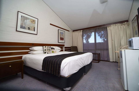 The Apple Inn - Tourism Townsville 6