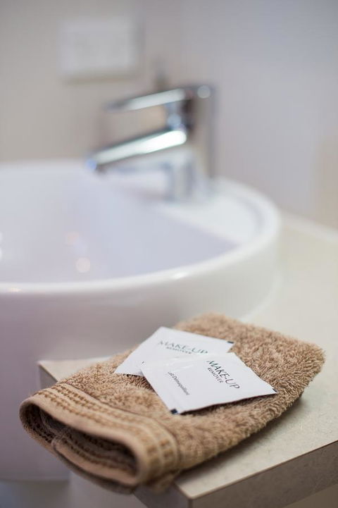 By The Beach B&B Self Contained Apartments - Tourism Townsville 11