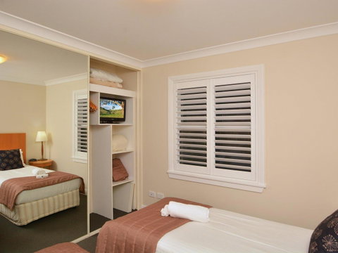 Villa De Saran Located Within Cypress Lakes - Tourism Townsville 10