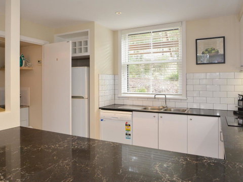 Villa De Saran Located Within Cypress Lakes - Tourism Townsville 3