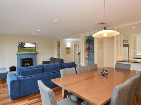 Villa De Saran Located Within Cypress Lakes - Tourism Townsville 12