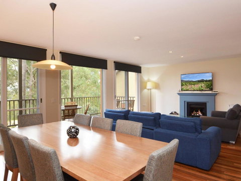 Villa De Saran Located Within Cypress Lakes - Tourism Townsville 6