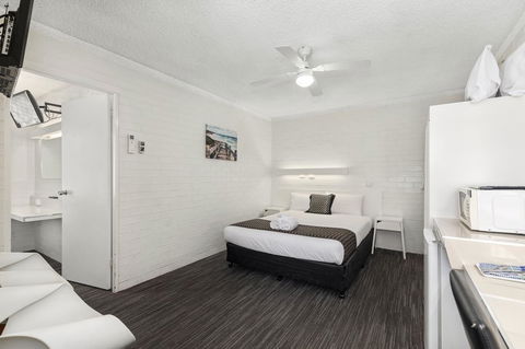 Coastal Bay Motel - Tourism Townsville 16