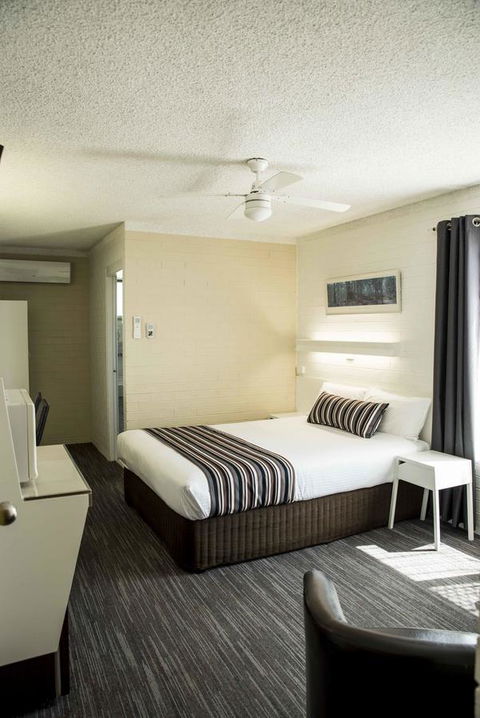 Coastal Bay Motel - Tourism Townsville 35