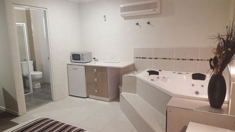 Coastal Bay Motel - Tourism Townsville 40